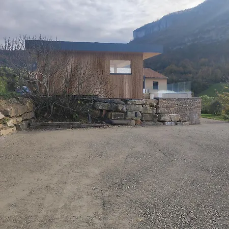 A La Campagne Appartement Saint-Georges-de-Luzençon