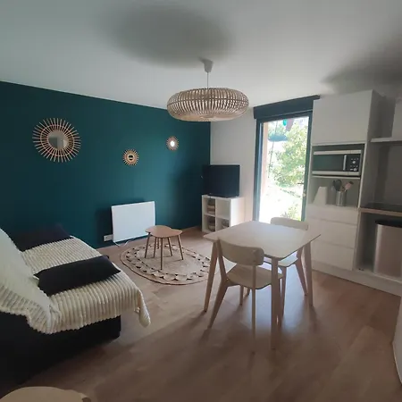A La Campagne Apartment Saint-Georges-de-Luzencon